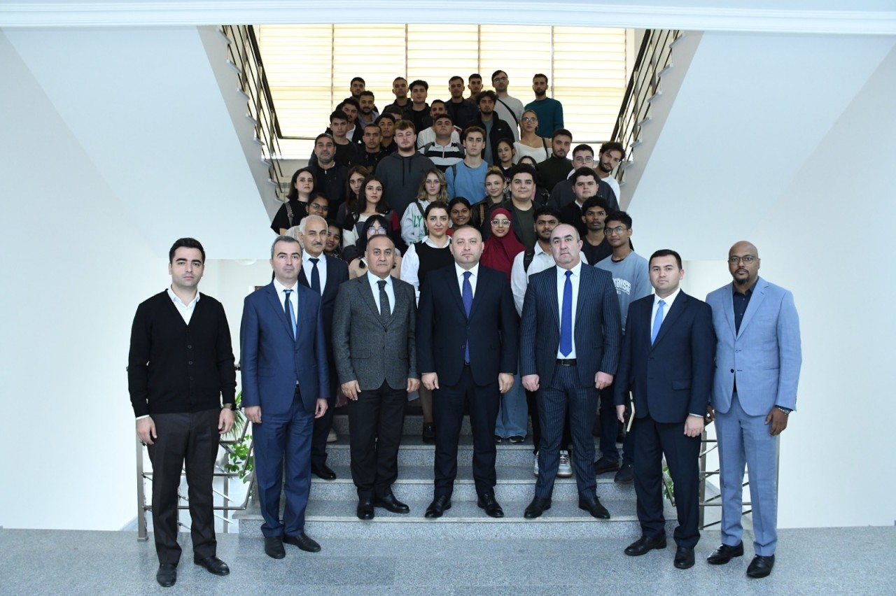 Zəfər Qurbanov əcnəbi tələbələrlə görüş keçirdi - FOTOLAR